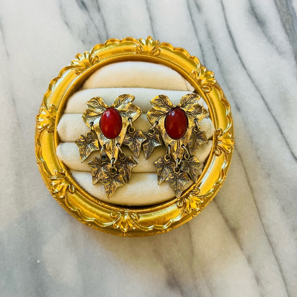Vintage Leaf Earrings Red Lucite Gold Toned Statement Regency Glam Clip On - Picture 1 of 5